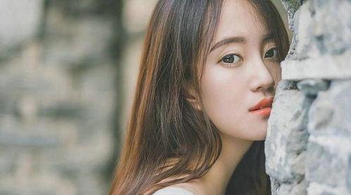 带发箍的女人吃瓜视频在线观看,网络热议！