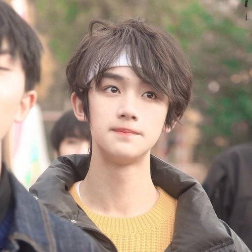 丁程鑫微博之夜吃瓜视频,揭秘明星幕后趣事